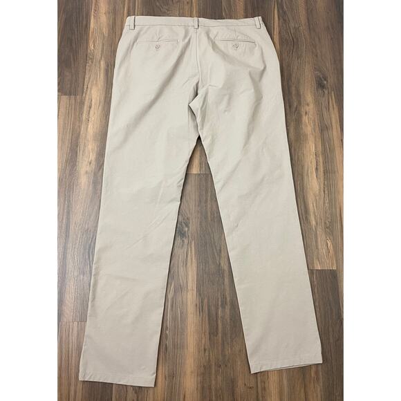 Men Vineyard Vines OTG On-The-Go tan khaki performance chino golf pants, 36x32 - Picture 3 of 4